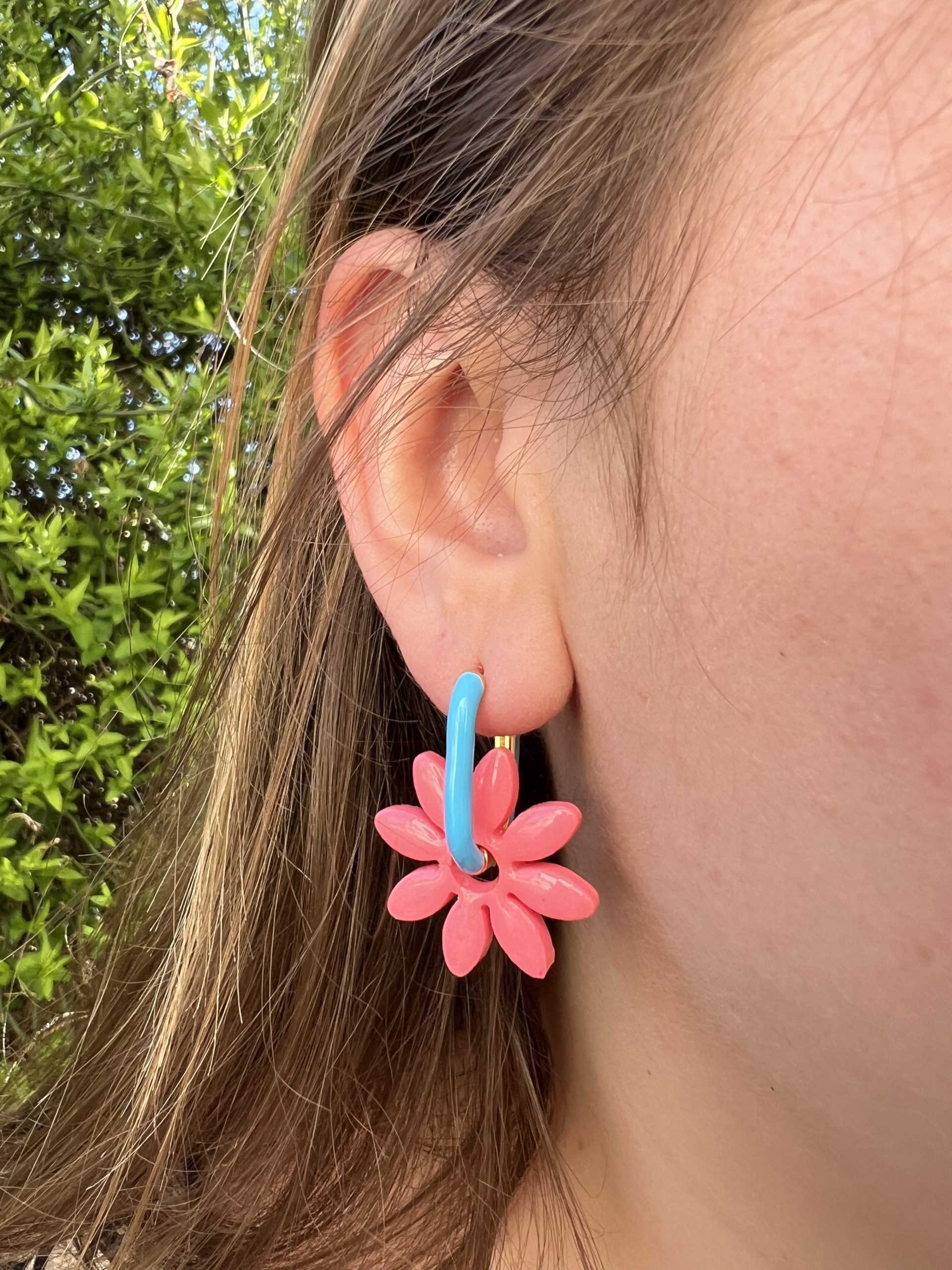 Créoles colorées effet bleu – Image 3